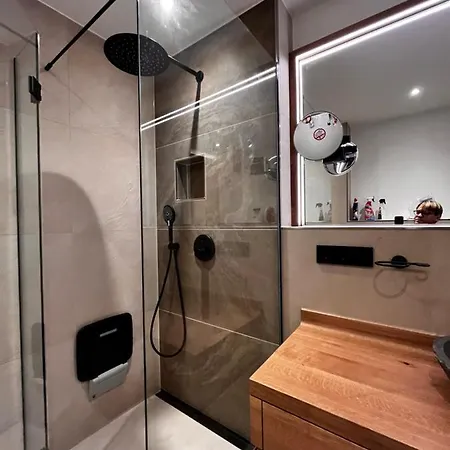 Life 9 Apartment